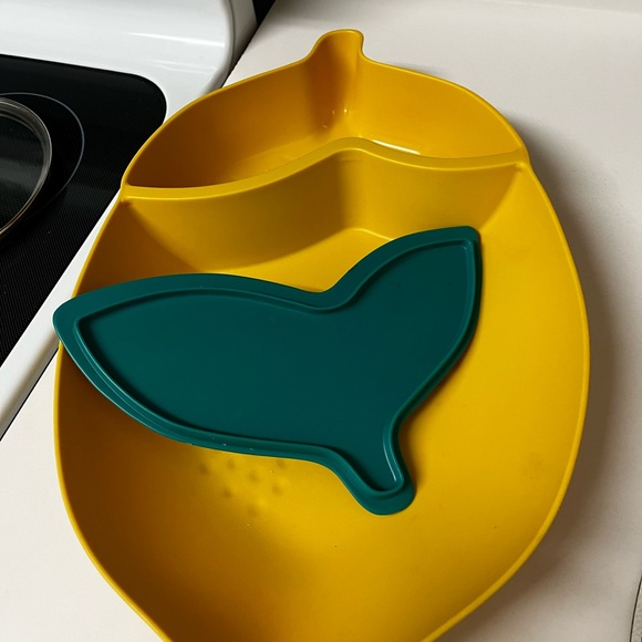 Lemon shaped serving platter bowl with removable lid for separate compartment - Picture 5 of 6